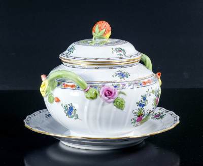 Salsiera in porcellana con coperchio HEREND Fleurs des Indes, mod. 1690/FD. Ungheria, Anni 70