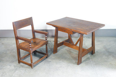 ?? ANTICA SCRIVANIA TAVOLO CAVALLETTO SEDIA TRONO EPOCA 1700 LEGNO NOCE CASSETTO