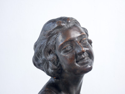 Scultura in terracotta Busto di giovane donna. Italia, Metà Novecento