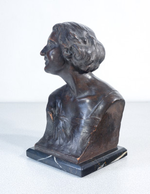 Scultura in terracotta Busto di giovane donna. Italia, Metà Novecento