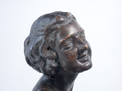 Scultura in terracotta Busto di giovane donna. Italia, Metà Novecento