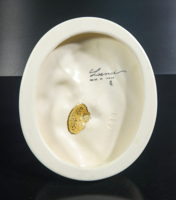 Medaglione in ceramica Madonna con Bambino, LENCI con firma AJA. Torino, Anni 30