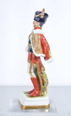 Scultura raffigurante Eugène de Beauharnais, BOURDOIS & BLOCH in porcellana dipinta a mano. Francia, Primo Novecento