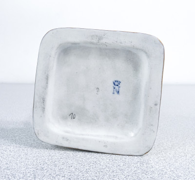 Scultura raffigurante Eugène de Beauharnais, BOURDOIS & BLOCH in porcellana dipinta a mano. Francia, Primo Novecento