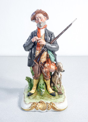 Scultura in ceramica dipinta a mano Giuseppe CAPPÉ, Cacciatore con cane, lepre e pipa. Italia, Anni 50