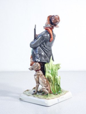 Scultura in ceramica dipinta a mano Giuseppe CAPPÉ, Cacciatore con cane, lepre e pipa. Italia, Anni 50