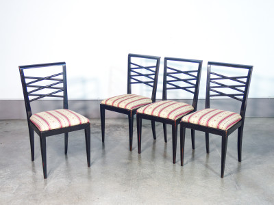 Set di quattro sedie di design italiano degli anni 40, in legno laccato nero
