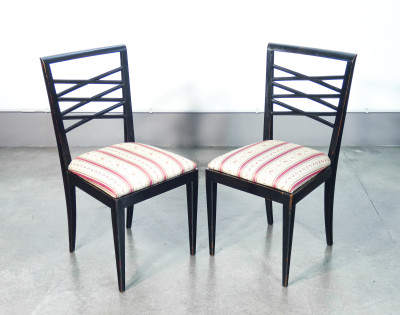 Set di quattro sedie di design italiano degli anni 40, in legno laccato nero
