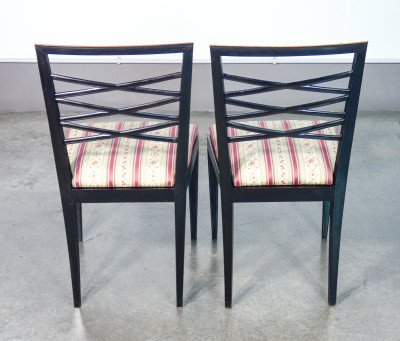 Set di quattro sedie di design italiano degli anni 40, in legno laccato nero