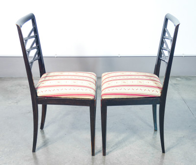 Set di quattro sedie di design italiano degli anni 40, in legno laccato nero