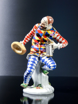 Statuina in porcellana di MEISSEN Arlecchino, Commedia dell'Arte. Germania, Anni 70