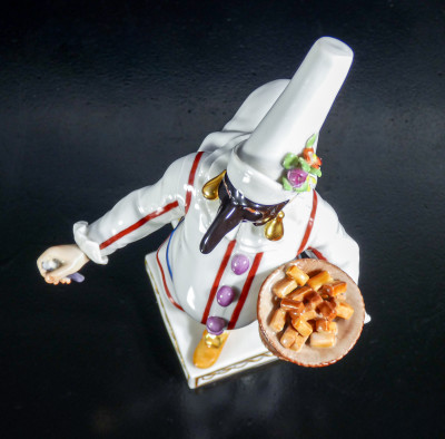 Statuina in porcellana di MEISSEN Pulcinella, Commedia dell'Arte. Germania, Anni 70