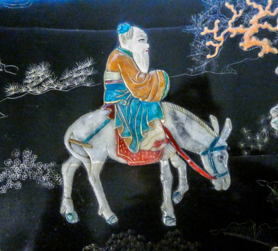 Tavolino basso cinese con intarsi in pietre dure. Cina, XX sec.