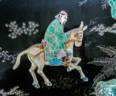 Tavolino basso cinese con intarsi in pietre dure. Cina, XX sec.