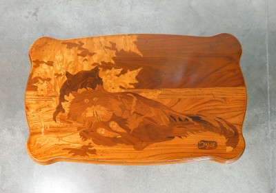 Tavolino da té Art Nouveau firmato Émile GALLÉ, in legno intarsiato. Francia, Secondo Ottocento
