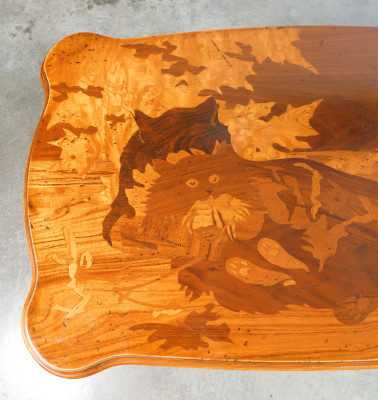 Tavolino da té Art Nouveau firmato Émile GALLÉ, in legno intarsiato. Francia, Secondo Ottocento