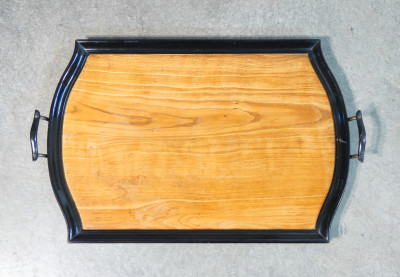 Tavolino di servizio pieghevole con vassoio estraibile, in legno laccato. Napoleone III. Ottocento