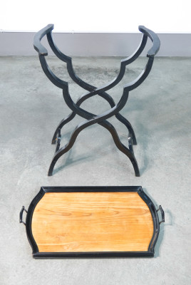 Tavolino di servizio pieghevole con vassoio estraibile, in legno laccato. Napoleone III. Ottocento