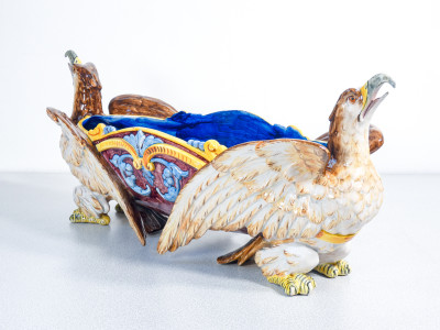 Vaso centrotavola Giardiniera con Aquile in maiolica dipinta, Achille MELLONI per Manifattura GINORI. Italia, 1881