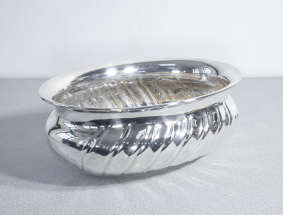 Vaso centrotavola in metallo placcato argento, silver plated. OLRI, Rino Greggio Argenterie. XX sec.
