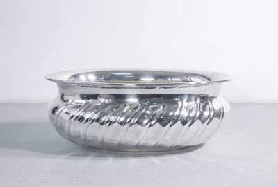 Vaso centrotavola in metallo placcato argento, silver plated. OLRI, Rino Greggio Argenterie. XX sec.