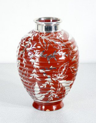 Vaso in ceramica e lamina d'argento, design Giò PONTI per Richard Ginori. Italia, Anni 30