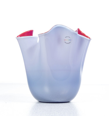 Vaso Fazzoletto design Fulvio BIANCONI per VENINI. Murano, 2023