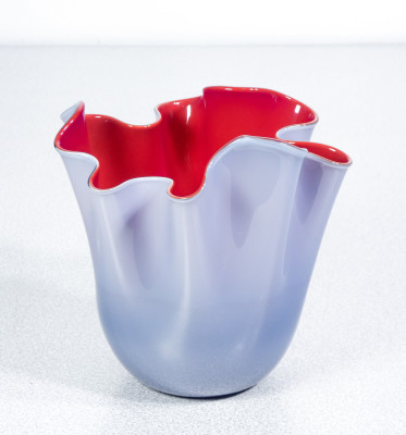 Vaso Fazzoletto design Fulvio BIANCONI per VENINI. Murano, 2023