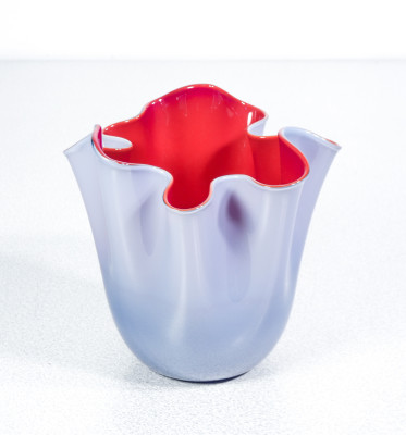 Vaso Fazzoletto design Fulvio BIANCONI per VENINI. Murano, 2023