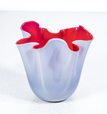 Vaso Fazzoletto design Fulvio BIANCONI per VENINI. Murano, 2023