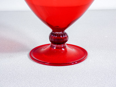 Vaso Veronese firmato VENINI, design originale di V. Zecchin. Versione rossa, numerato 72/99. Italia, 1994