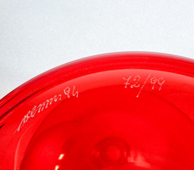 Vaso Veronese firmato VENINI, design originale di V. Zecchin. Versione rossa, numerato 72/99. Italia, 1994