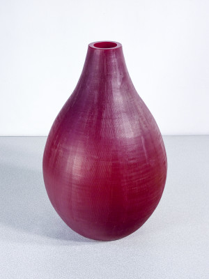 Grande vaso in vetro soffiato di Murano decorato con fitto reticolato inciso. Italia, Anni 90